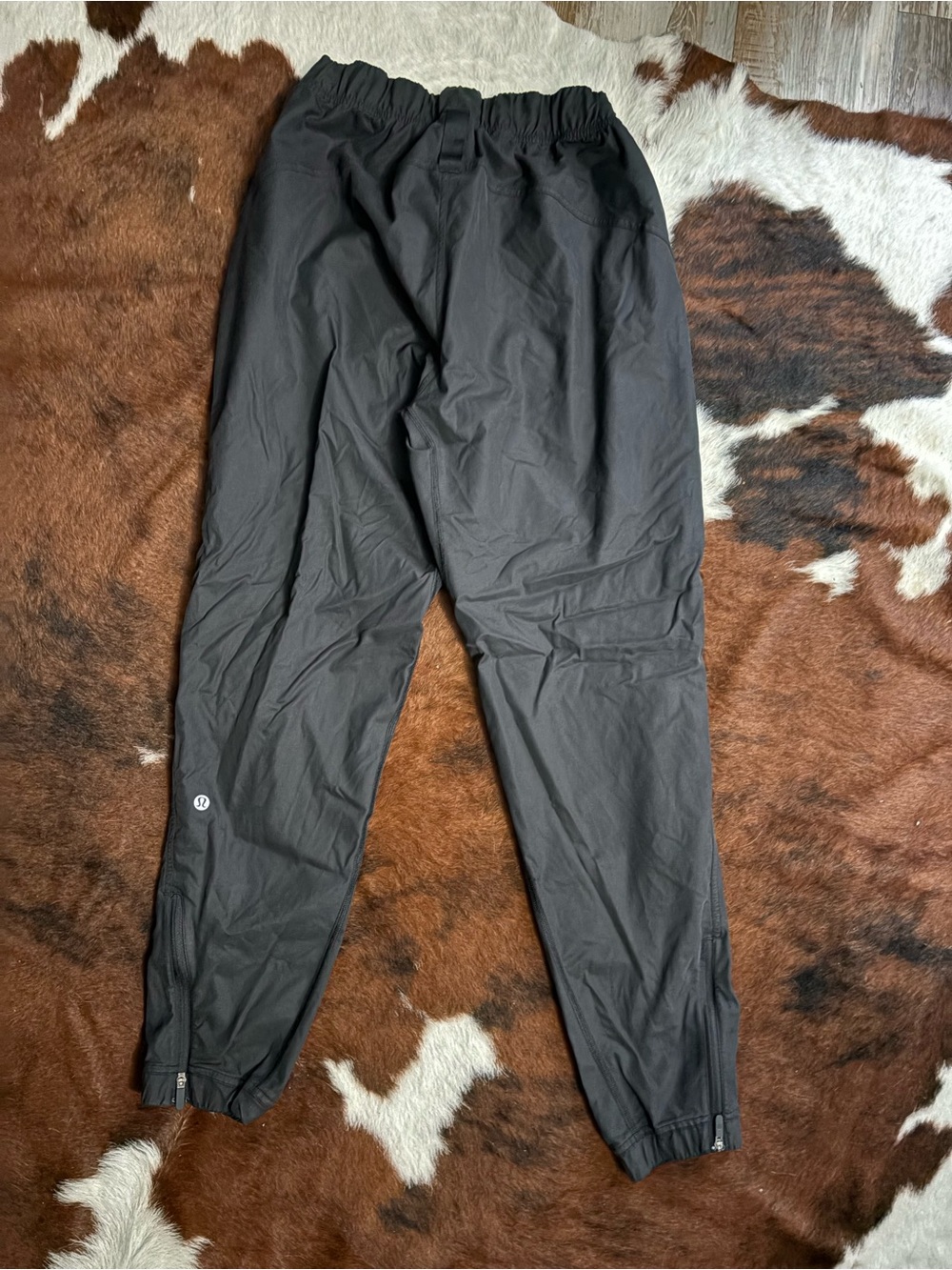 lululemon athletica Men's Black Lightweight Jogger Pants with Zip Ankles